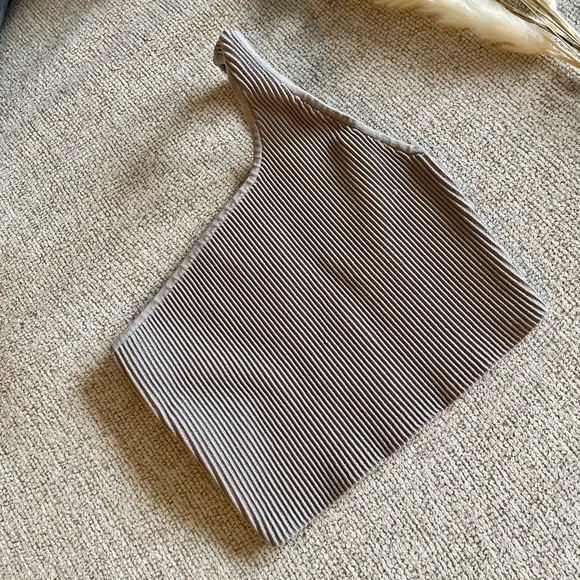 Aritzia Tops - Crop top from Aritzia